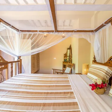 Tombo House Bed & Breakfast Diani Beach Exterior photo