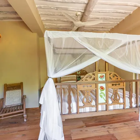 Tombo House Bed & Breakfast Diani Beach Exterior photo