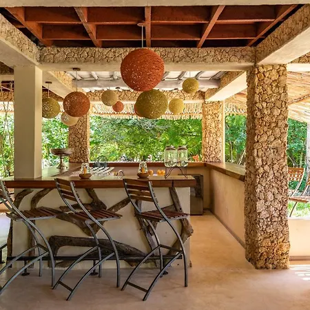 Tombo House Bed & Breakfast Diani Beach Exterior photo